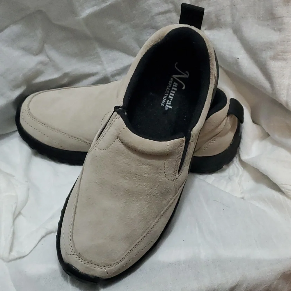 Shoes - Picture 2 of 3